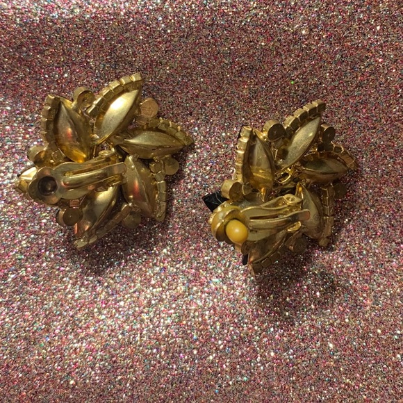 3D flower earrings - Picture 3 of 3